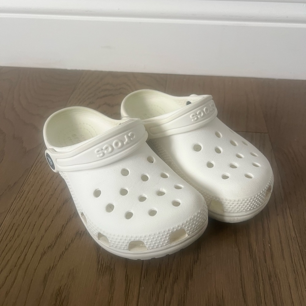 CROCS White Sandals with Ventilation and Pivoting Heel Strap